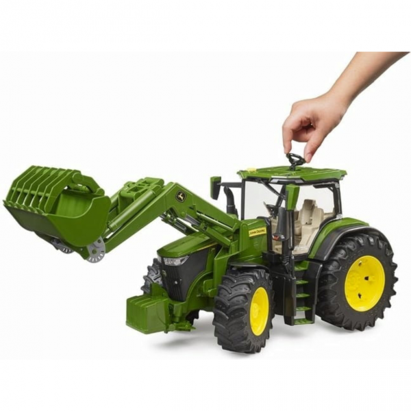 Трактор "John Deere с фронтальным погрузчиком"